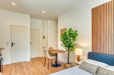 Un ou plusieurs lits dans un hébergement de l'établissement Le Dock Lodge - Studio - proche quai de Saone