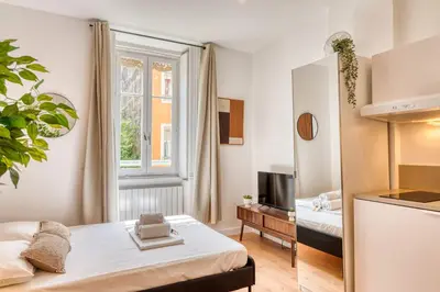 Un ou plusieurs lits dans un hébergement de l'établissement Le Dock Lodge - Studio - proche quai de Saone