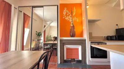 Cuisine ou kitchenette dans l'établissement Duplex - Air-conditioned - City Center