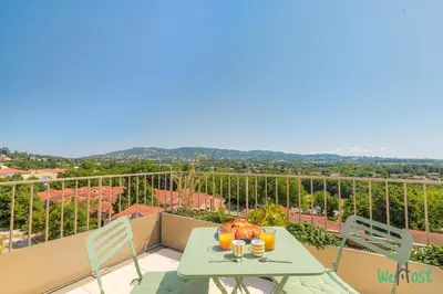 Vue générale sur la montagne ou vue sur la montagne depuis l'appartement