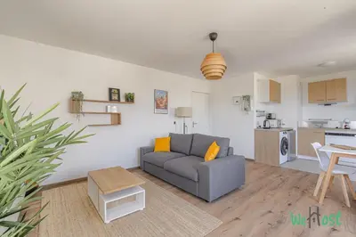 Cuisine ou kitchenette dans l'établissement Confort et tranquillité à Dardilly