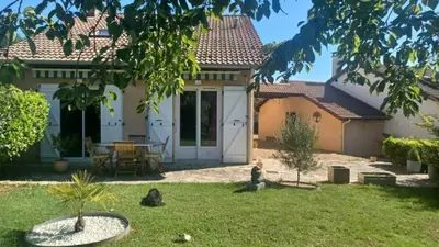 Jardin de l'établissement maison aux portes du Beaujolais