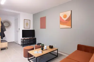Télévision ou salle de divertissement dans l'établissement Les Tilleuls II