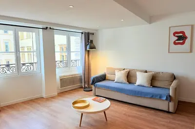 Coin salon dans l'établissement LAube - A deux pas du métro D - Saint Jean