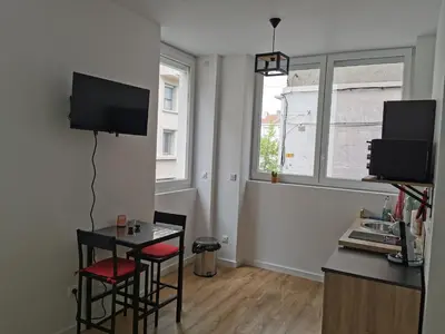 Télévision ou salle de divertissement dans l'établissement Le Palissy studio neuf et lumineux
