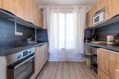 Cuisine ou kitchenette dans l'établissement Le Jules, 3 chambres, parking à Vénissieux