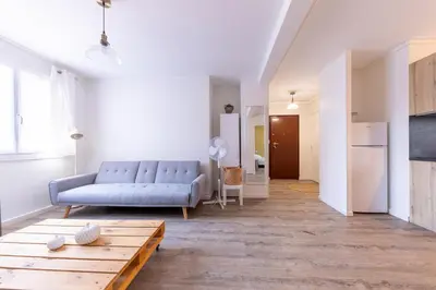 Télévision ou salle de divertissement dans l'établissement Le Jules, 3 chambres, parking à Vénissieux