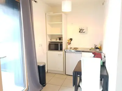 Cuisine ou kitchenette dans l'établissement Le Contemporain - Wifi - Proche centre ville
