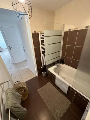 Salle de bains dans l'établissement Appartement T3