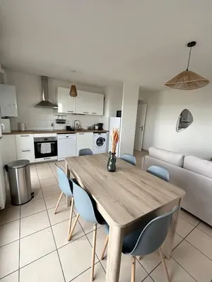 Cuisine ou kitchenette dans l'établissement Appartement T3