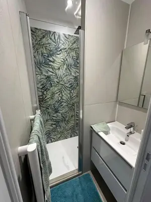 Salle de bains dans l'établissement Studio CASA COCO-2pers Béligneux
