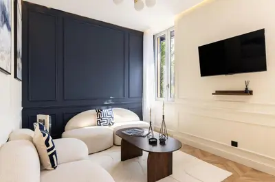 Télévision ou salle de divertissement dans l'établissement Hausman Suites - Appart Hotel
