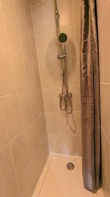 Salle de bains dans l'établissement Studihôtel Le COSY