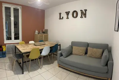 Coin salon dans l'établissement Maison de ville à Villeurbanne