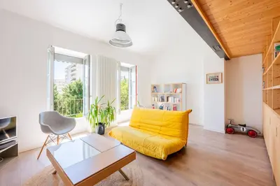 Coin salon dans l'établissement Superbe 4 pièces, 90m2 - Vieux Lyon - Vue Panoramique