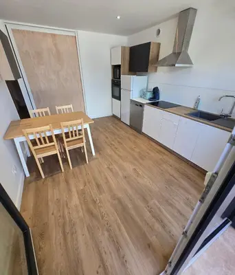 Cuisine ou kitchenette dans l'établissement Gites des ammonites 2
