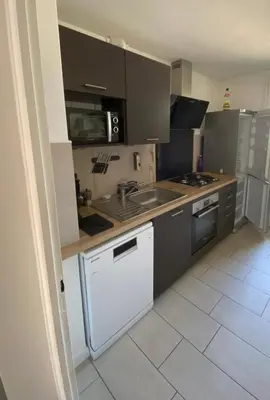 Cuisine ou kitchenette dans l'établissement Appartement 2 chambres 5 pièces paisible