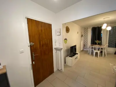 Télévision ou salle de divertissement dans l'établissement Appartement 2 chambres 5 pièces paisible