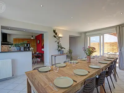 Cuisine ou kitchenette dans l'établissement Gîte spacieux pour 12 avec jardin privé et spa à Chevrières - FR-1-496-354