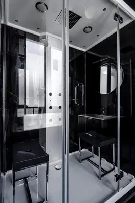Salle de bains dans l'établissement Suite Balneo Hammam Noire et Or