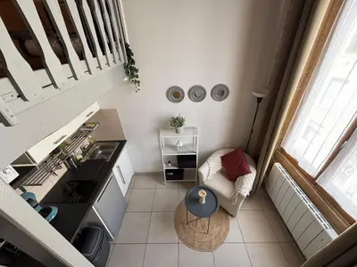 Cuisine ou kitchenette dans l'établissement Urban'Mezza Spot - Lyon Valmy - Wi-Fi & Metro