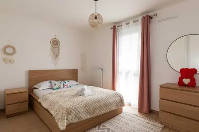 Un ou plusieurs lits dans un hébergement de l'établissement Charming Apartment 2BR 4P - Near to Lyon