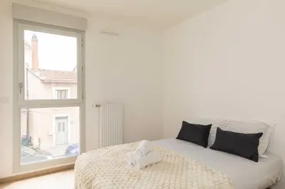 Un ou plusieurs lits dans un hébergement de l'établissement Charming Apartment 2BR 4P - Near to Lyon