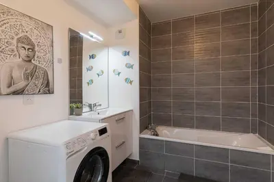Salle de bains dans l'établissement Charming Apartment 2BR 4P - Near to Lyon