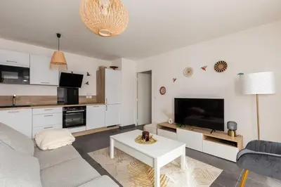 Cuisine ou kitchenette dans l'établissement Charming Apartment 2BR 4P - Near to Lyon
