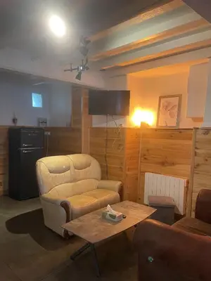Coin salon dans l'établissement Maison 5 chambres proche Lyon CNPE Bugey