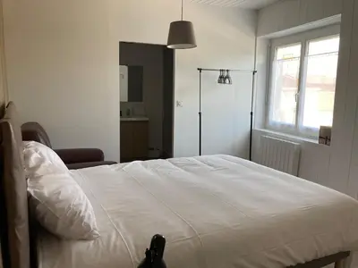 Un ou plusieurs lits dans un hébergement de l'établissement Maison 5 chambres proche Lyon CNPE Bugey