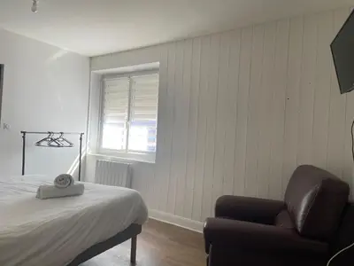 Un ou plusieurs lits dans un hébergement de l'établissement Maison 5 chambres proche Lyon CNPE Bugey