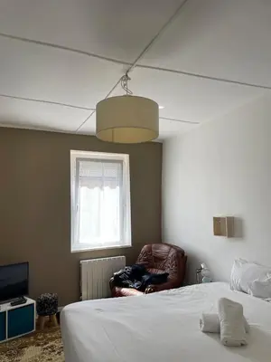Un ou plusieurs lits dans un hébergement de l'établissement Maison 5 chambres proche Lyon CNPE Bugey