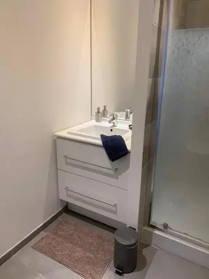 Salle de bains dans l'établissement Maison, Parking privé, Climatisation !