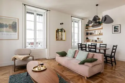 Coin salon dans l'établissement Luminous Apartment 2BR 4P - Bellecour Place Ampère