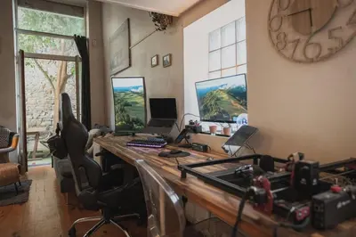 Télévision ou salle de divertissement dans l'établissement Appartement cosy 38 m2 avec jardin de 21 m2