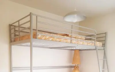 Un ou plusieurs lits superposés dans un hébergement de l'établissement Studio Calme 3pers 2 couchages au Coeur de Villefranche proche Lyon