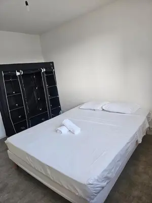Un ou plusieurs lits dans un hébergement de l'établissement Apartment 2 minutes from Groupama