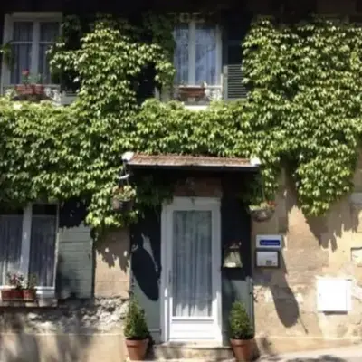 Petite maison de brocanteur à Charbonnières