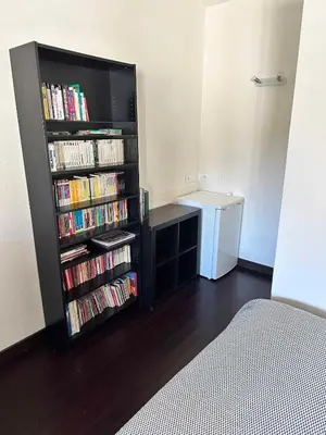 Bibliothèque dans l'appartement