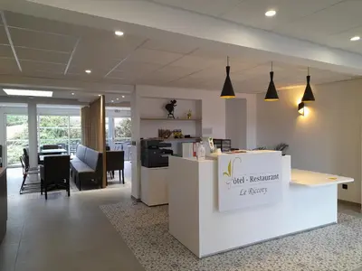 Cuisine ou kitchenette dans l'établissement Hôtel Le Riccoty