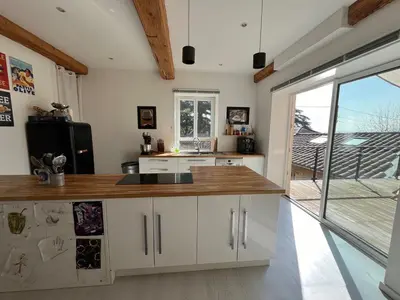 Cuisine ou kitchenette dans l'établissement Corps de ferme à 10 minutes de Lyon