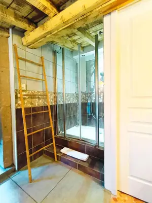 Salle de bains dans l'établissement La table ronde