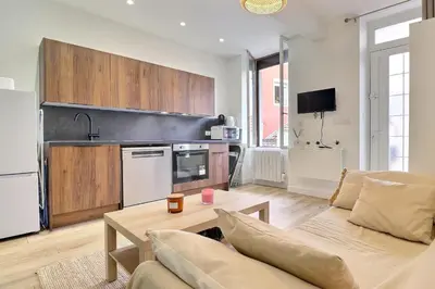 Cuisine ou kitchenette dans l'établissement Appartement T2 - Quartier Charpennes à Villeurbanne