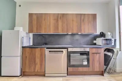Cuisine ou kitchenette dans l'établissement Appartement T2 - Quartier Charpennes à Villeurbanne