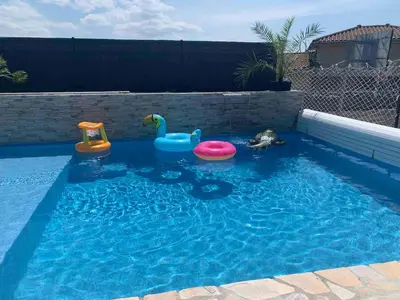 Piscine de l'établissement Les Violettes dans la Loire ou située à proximité