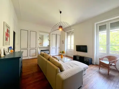 Télévision ou salle de divertissement dans l'établissement suite Lavanil - Appartement 6 personnes - Check in h24 wifi