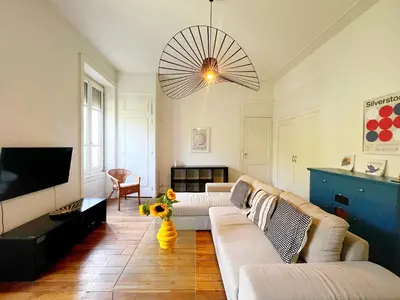 Coin salon dans l'établissement suite Lavanil - Appartement 6 personnes - Check in h24 wifi
