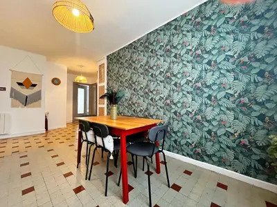 Coin salon dans l'établissement Suite Petite soeur - Appartement 6 & 8 personnes - Check in H24 & Wifi