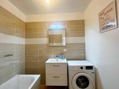 Salle de bains dans l'établissement Suite Celestine - Appartement 4 & 8 personnes - Check in h24 & wifi